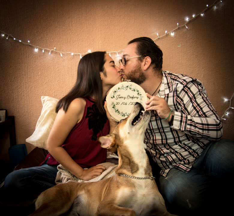 Sesión de fotos en pareja save the date con perro