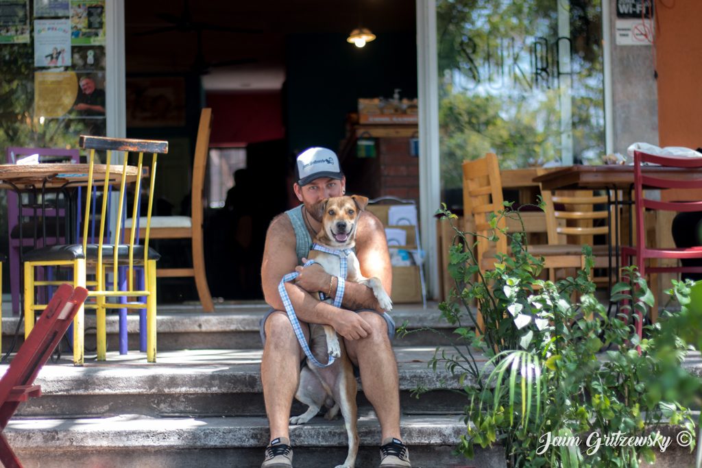 restaurantes pet friendly en mérida, jaim gritzewsky fotografo de perros sukra bar de cafe